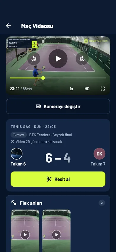 Turnuva maçının videosu: köşede skor tabelası, altta maç kartında 6-4